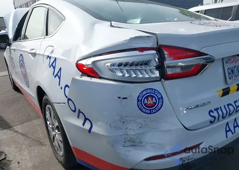 2019 Ford Fusion S z USA, uszkodzony, nr VIN 3FA6P0G71KR277676